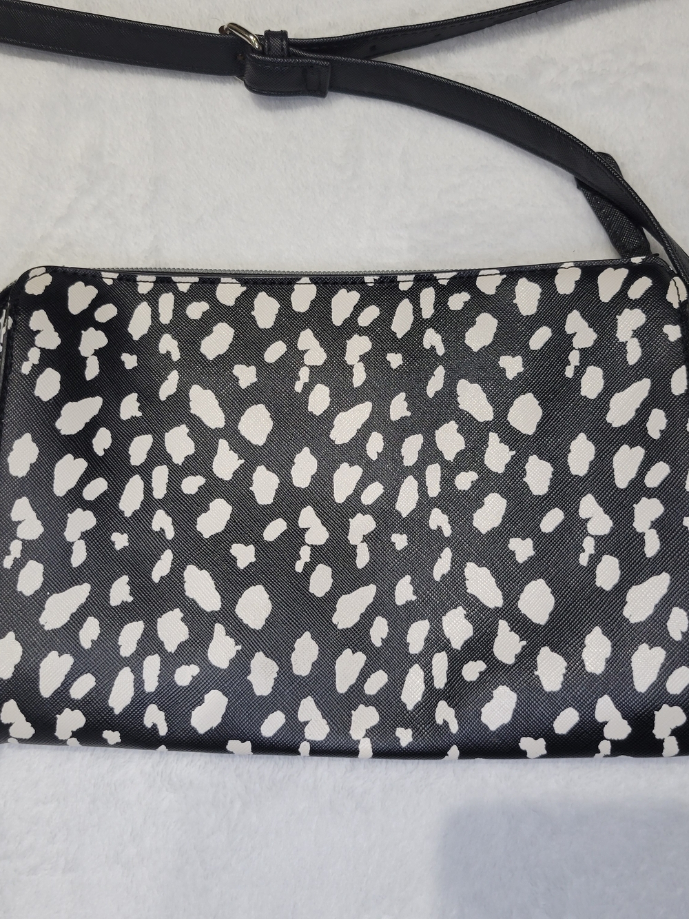 Kenneth Cole Reaction Black and White Dalmatian Print/ Polka Dot Crossbody - Picture 13 of 16